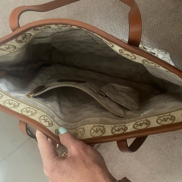 MK Signature Bundle - Picture 8 of 9